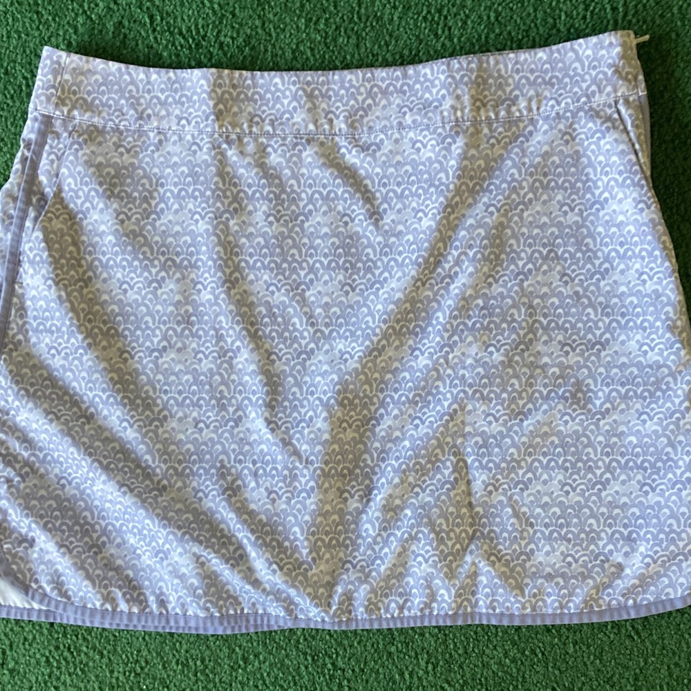Vineyard Vines Light blue Pattern skort. Sits above the knees.